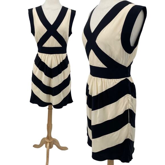 BCBGMAXAZRIA Striped Dress Silk Fit & Flare V Neck Mini Black & White Womens 8 - Picture 1 of 8
